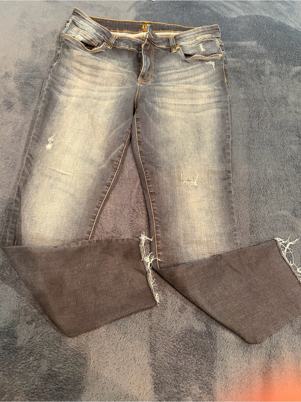 Kut from the Kloth Washed Blue Cropped Distressed Jeans. Ankle Skinny.
